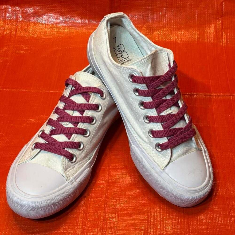 No Boundaries White Canvas Sneakers with Burgundy Laces Size 7